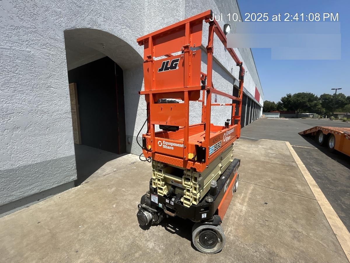 2024 JLG ES1932