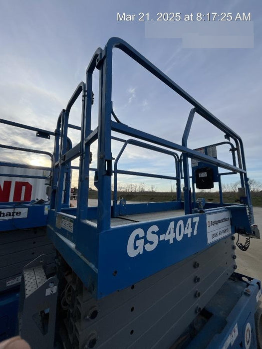 2019 Genie GS-4047 Folding rails with half height swing gate