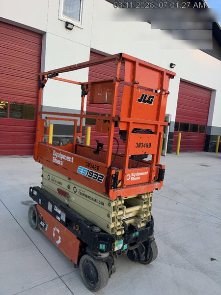 2023 JLG ES1932