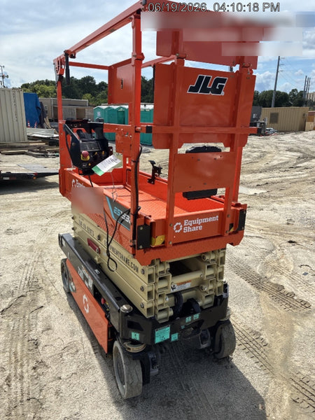 2025 JLG ES1932