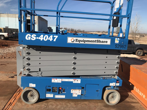 2019 Genie GS-4047 Folding rails with half height swing gate