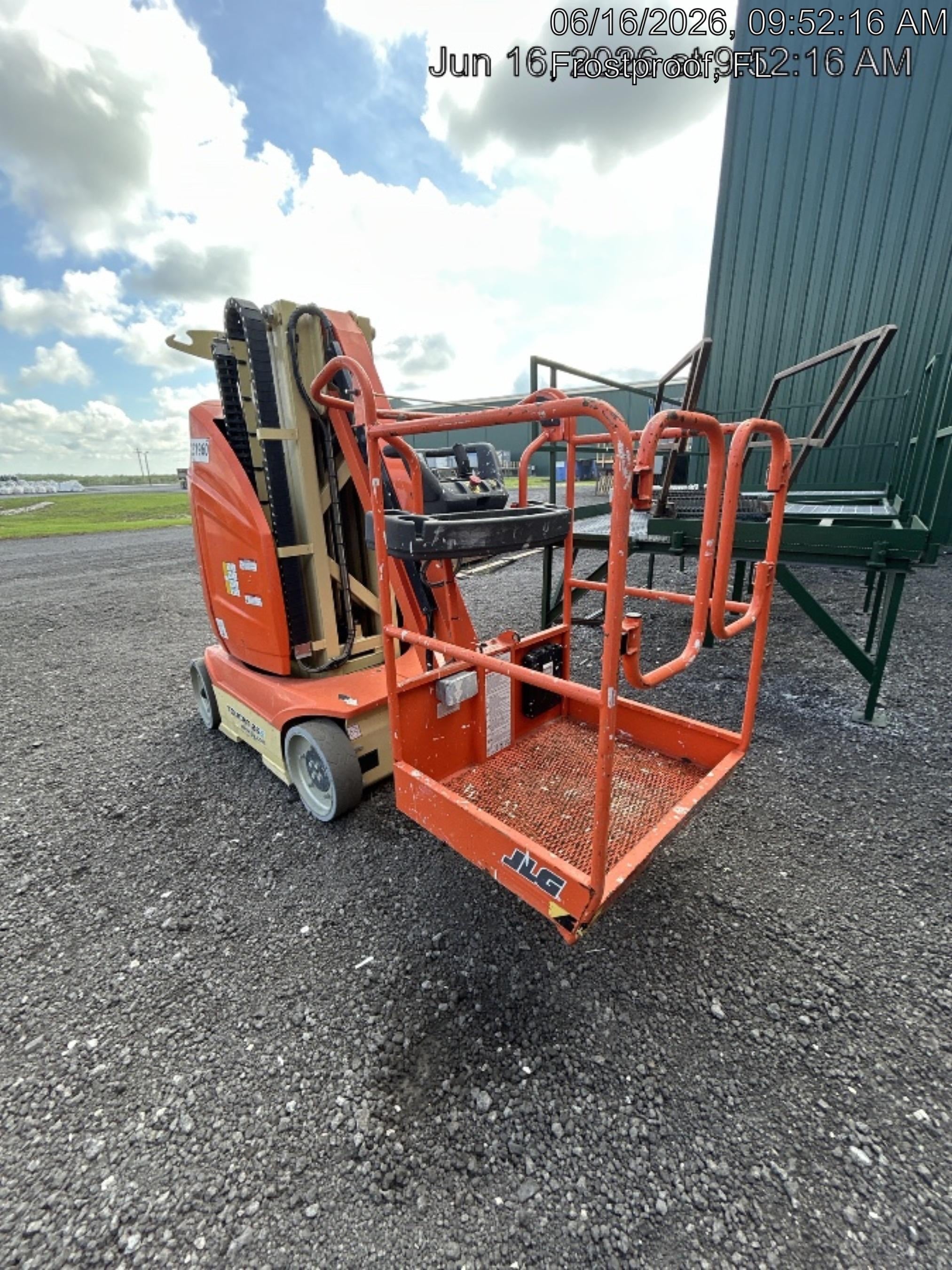 2022 JLG 26E