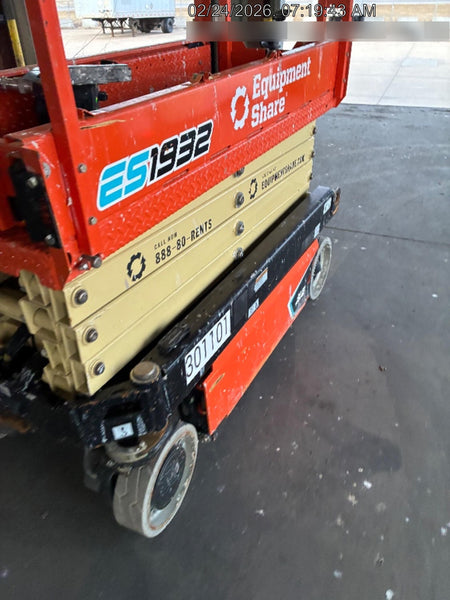 2023 JLG ES1932