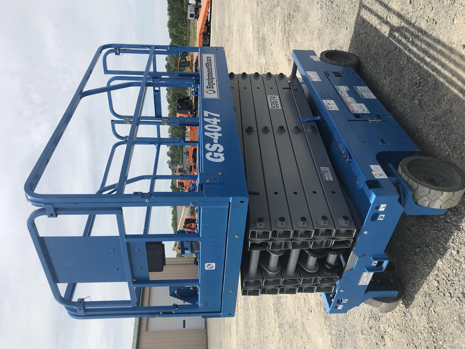 2019 Genie GS-4047 Folding rails with half height swing gate