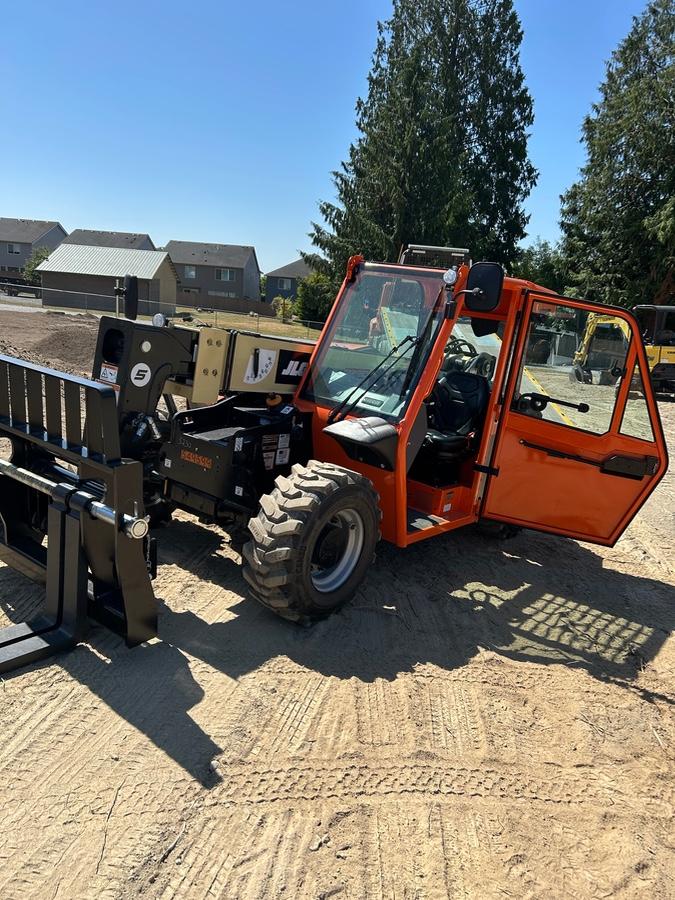 2025 JLG 519
