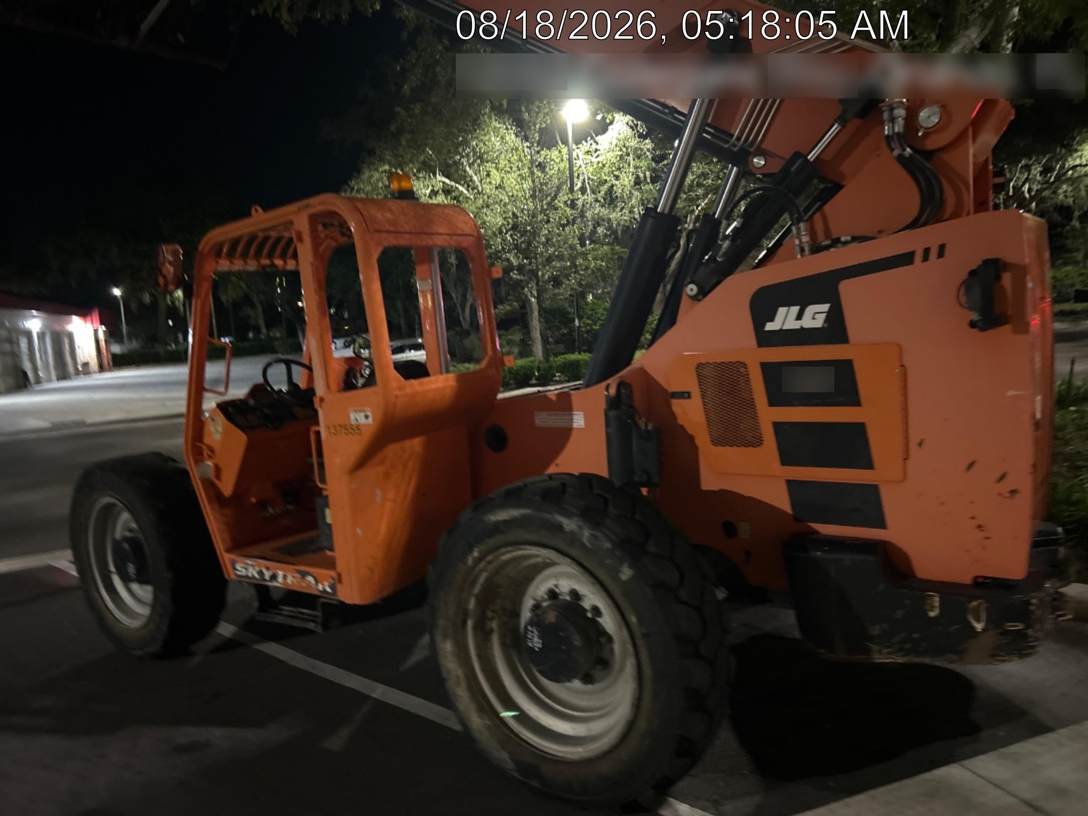 2021 JLG 8042