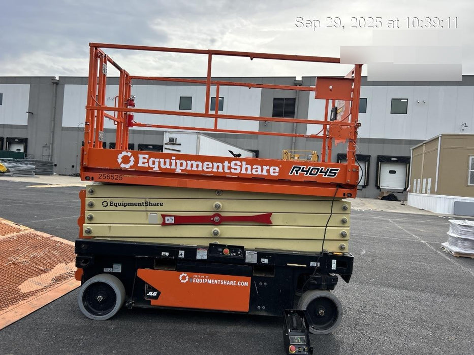 2022 JLG R4045