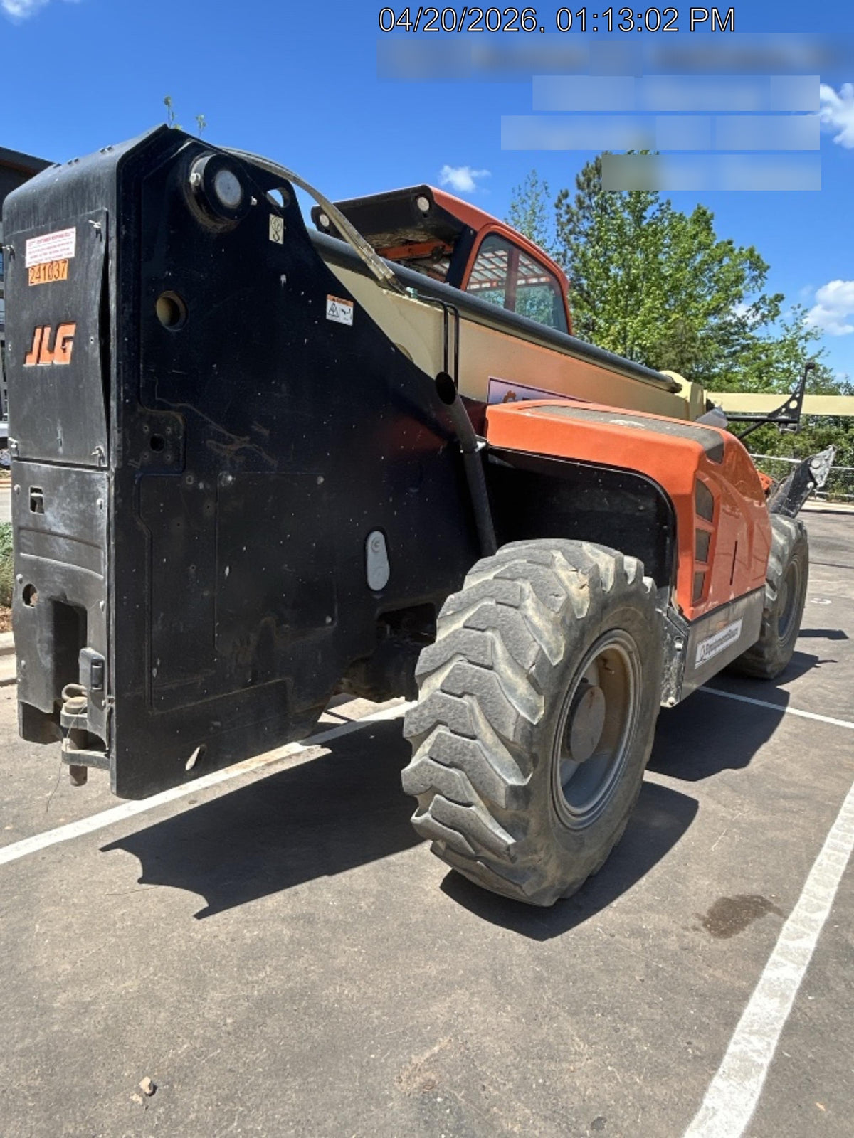 2022 JLG 1075