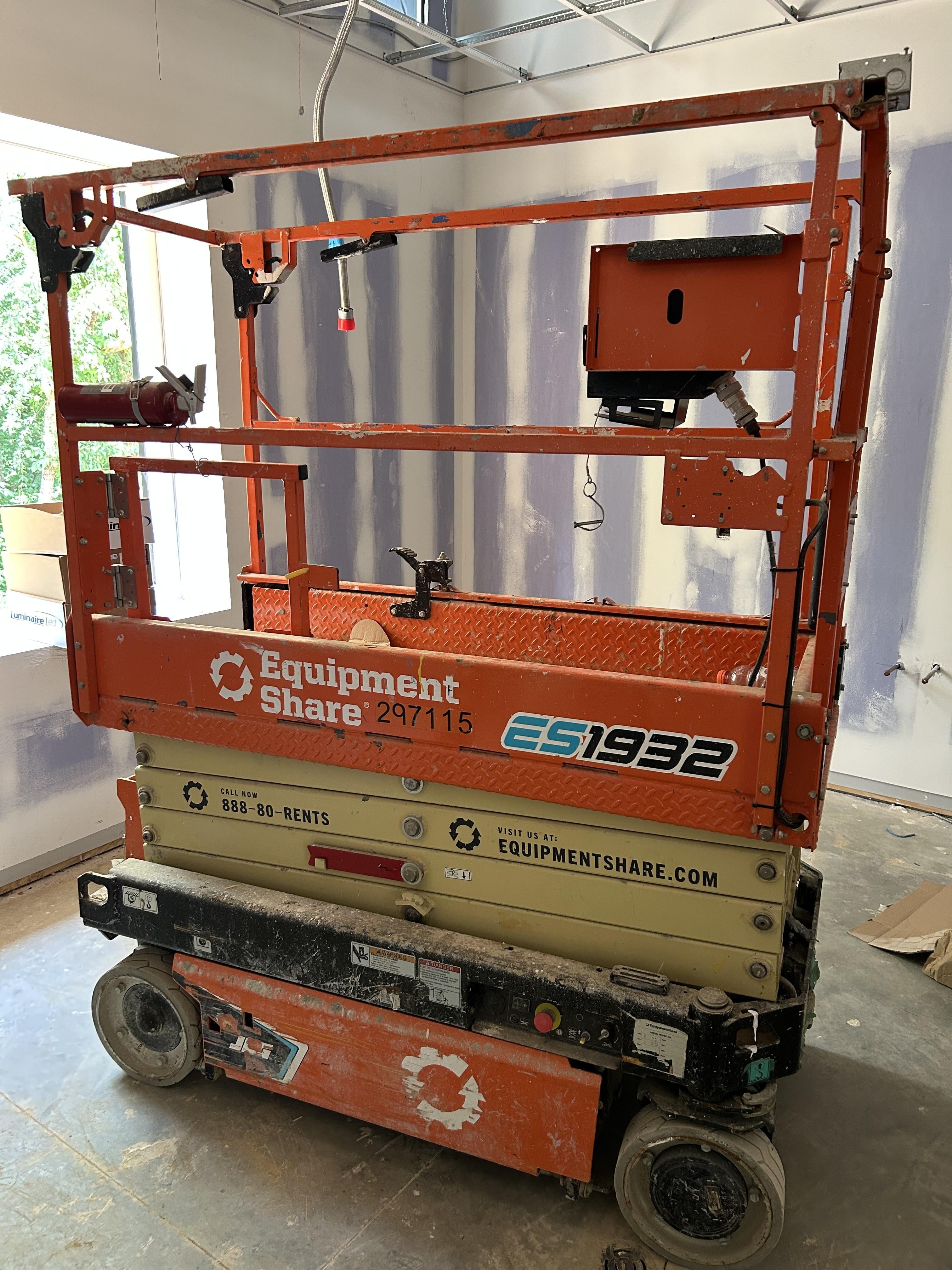 2023 JLG ES1932
