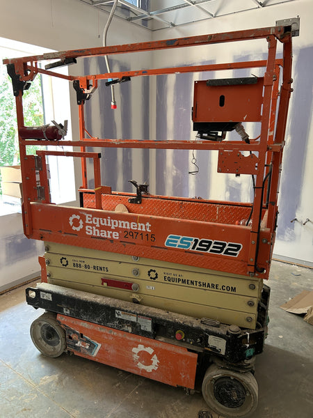 2023 JLG ES1932
