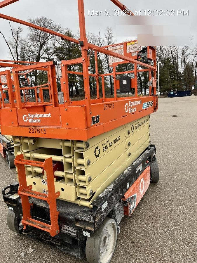 2022 JLG ES3246