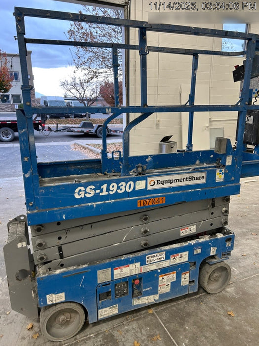 2020 Genie GS-1930 Solid Non Marking Tires, Beacon, Folding rails with half height swing gate, 800W Inverter