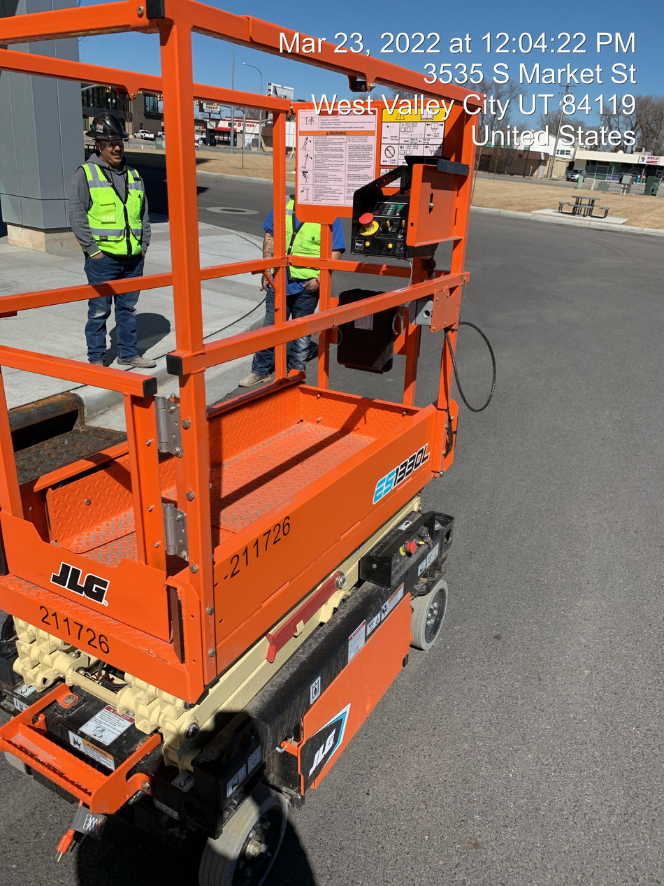 2022 JLG ES1330L