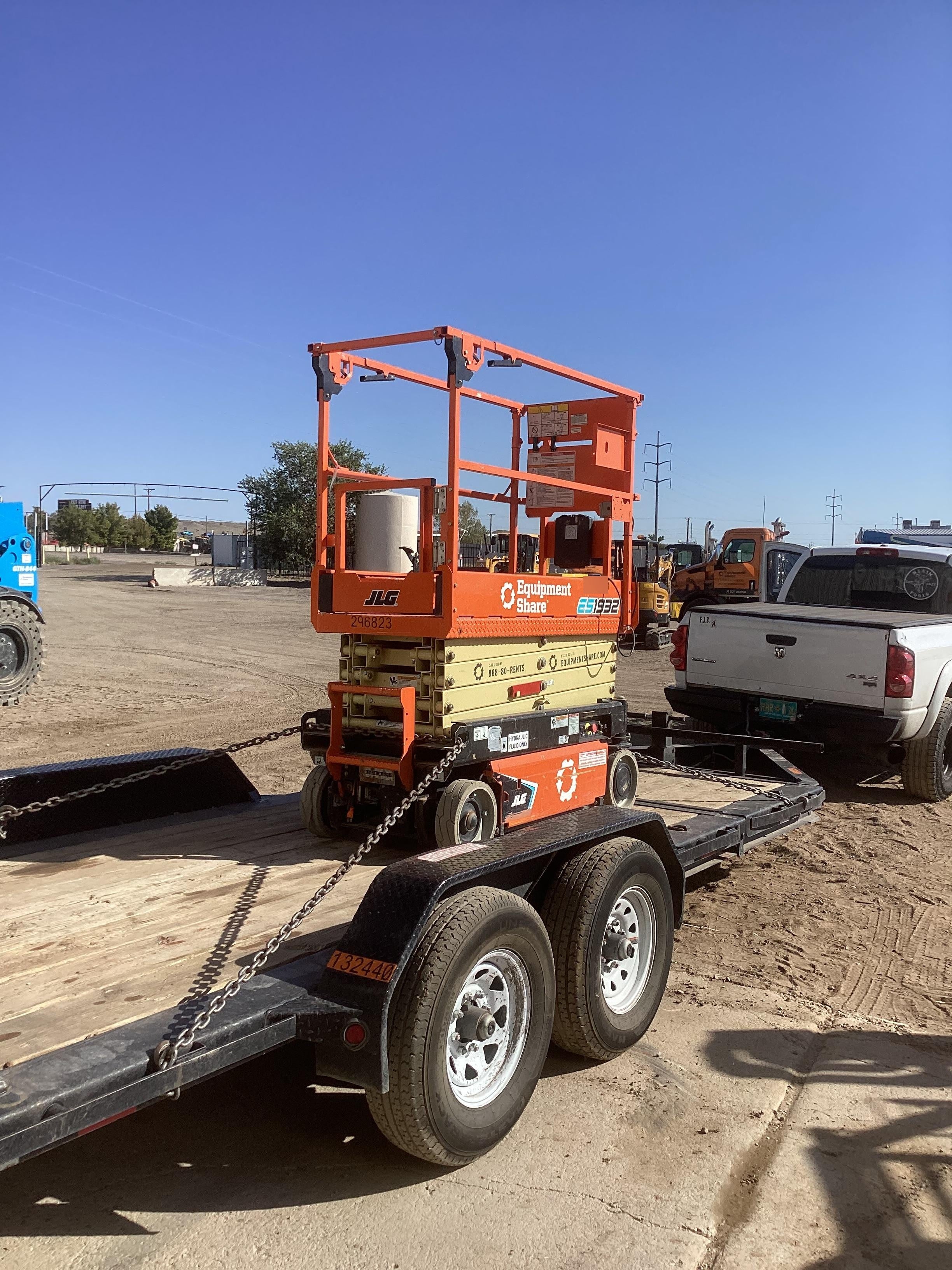 2023 JLG ES1932