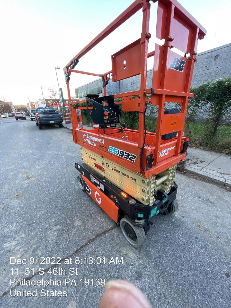 2022 JLG ES1932