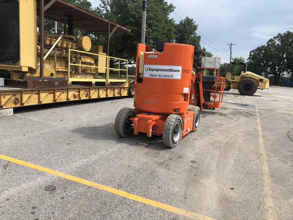 2019 JLG E300AJP