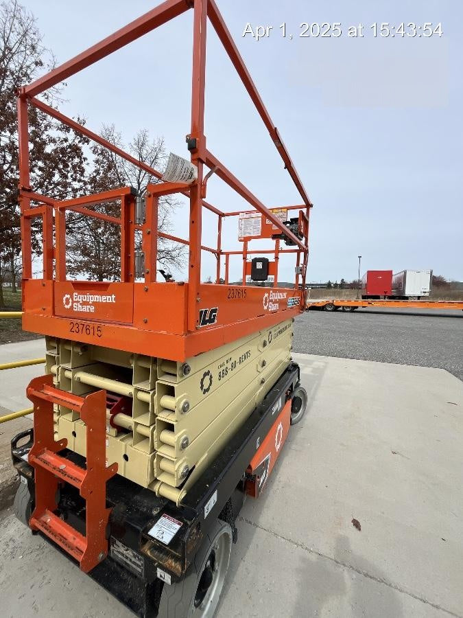 2022 JLG ES3246