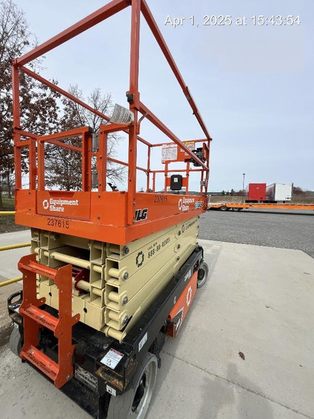 2022 JLG ES3246