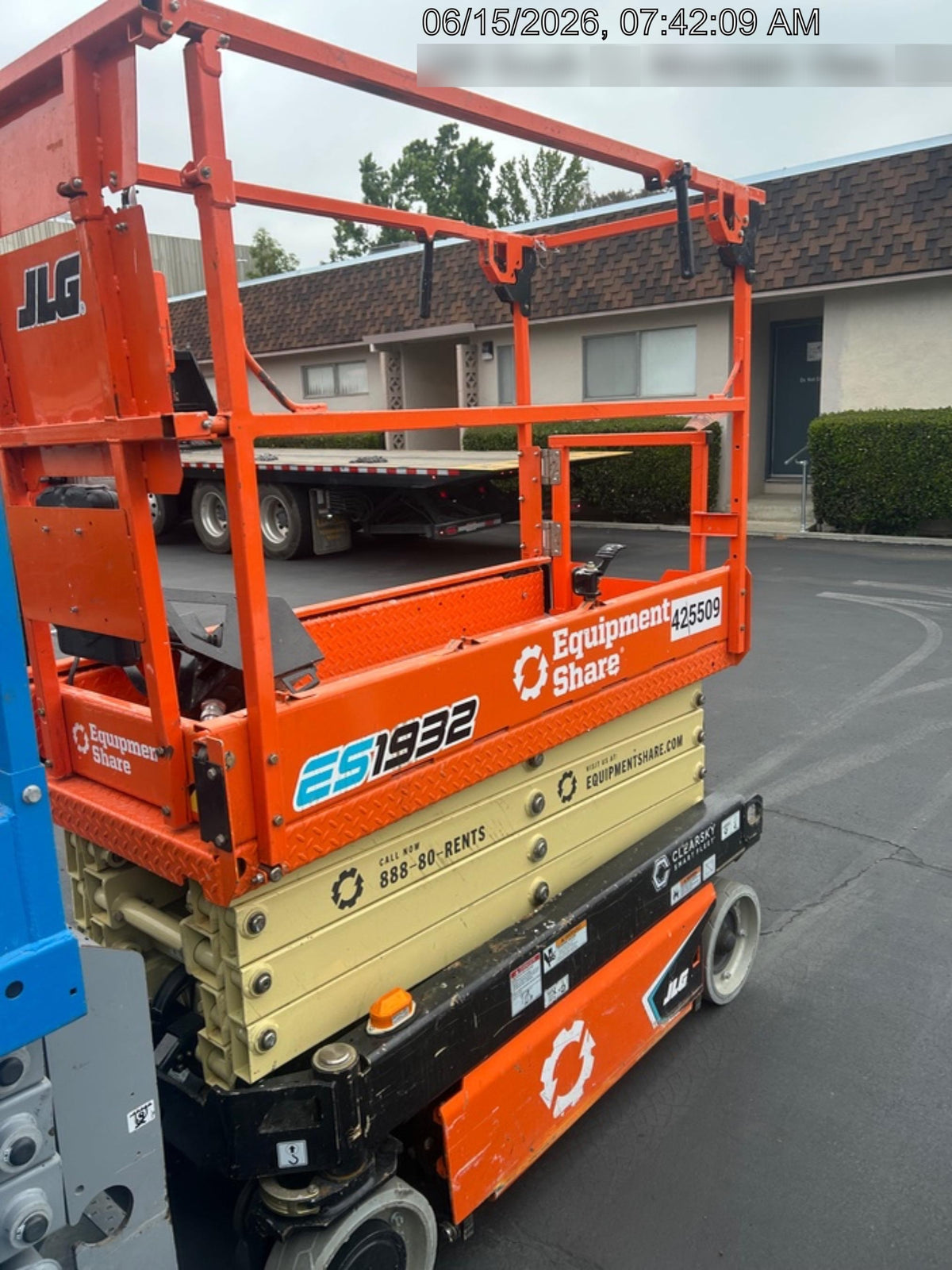 2024 JLG ES1932