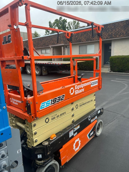 2024 JLG ES1932