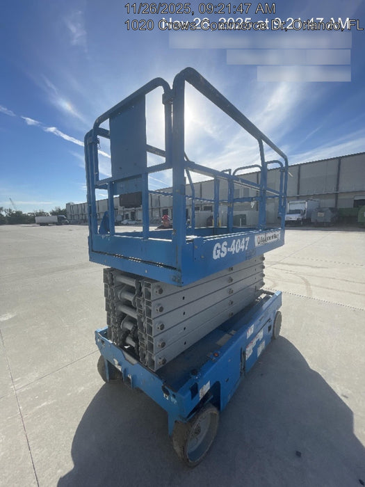 2019 Genie GS-4047 Folding rails with half height swing gate