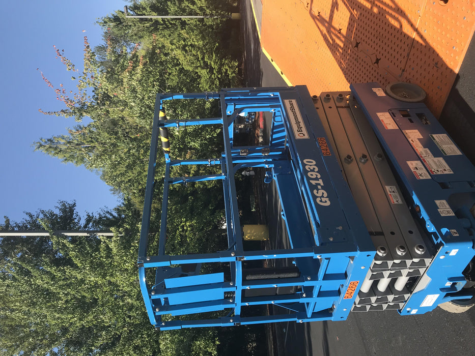 2020 Genie GS-1930 Solid Non Marking Tires, Beacon, Folding rails with half height swing gate, 800W Inverter