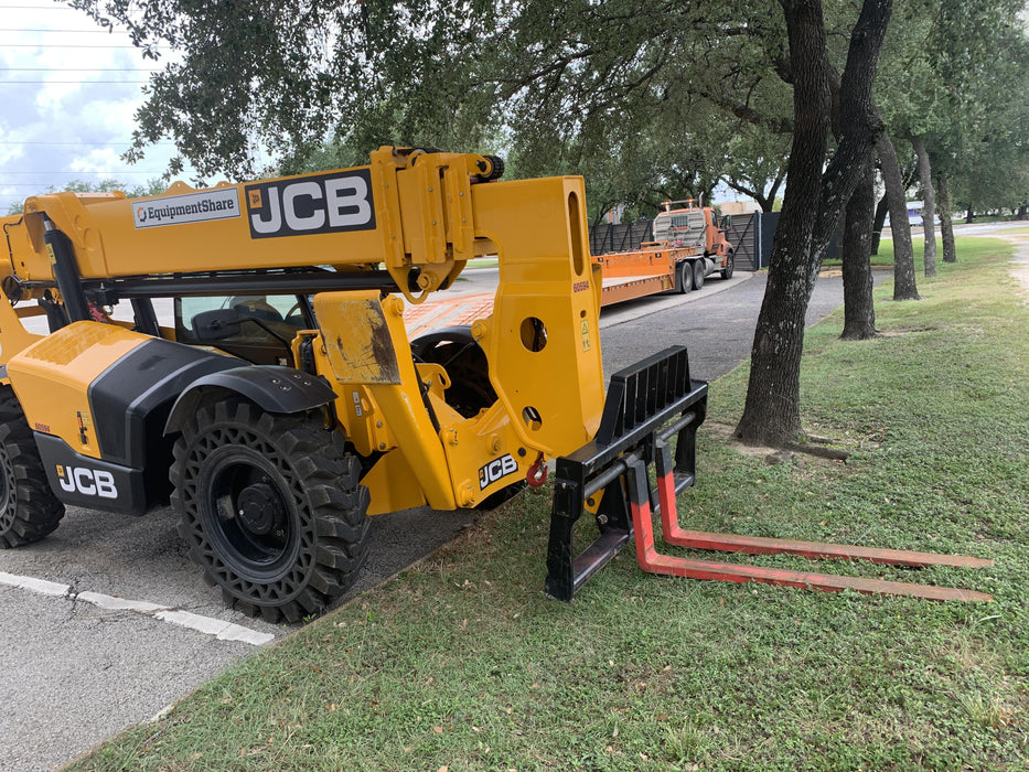 2020 JCB 510-56 Cab/Heat/Air, 74 HP, Solid Tires, STD Worklight, Beacon, Aux Hydraulics, Lifting Eye, Back up Alarm w/66" Carriage/60" Forks