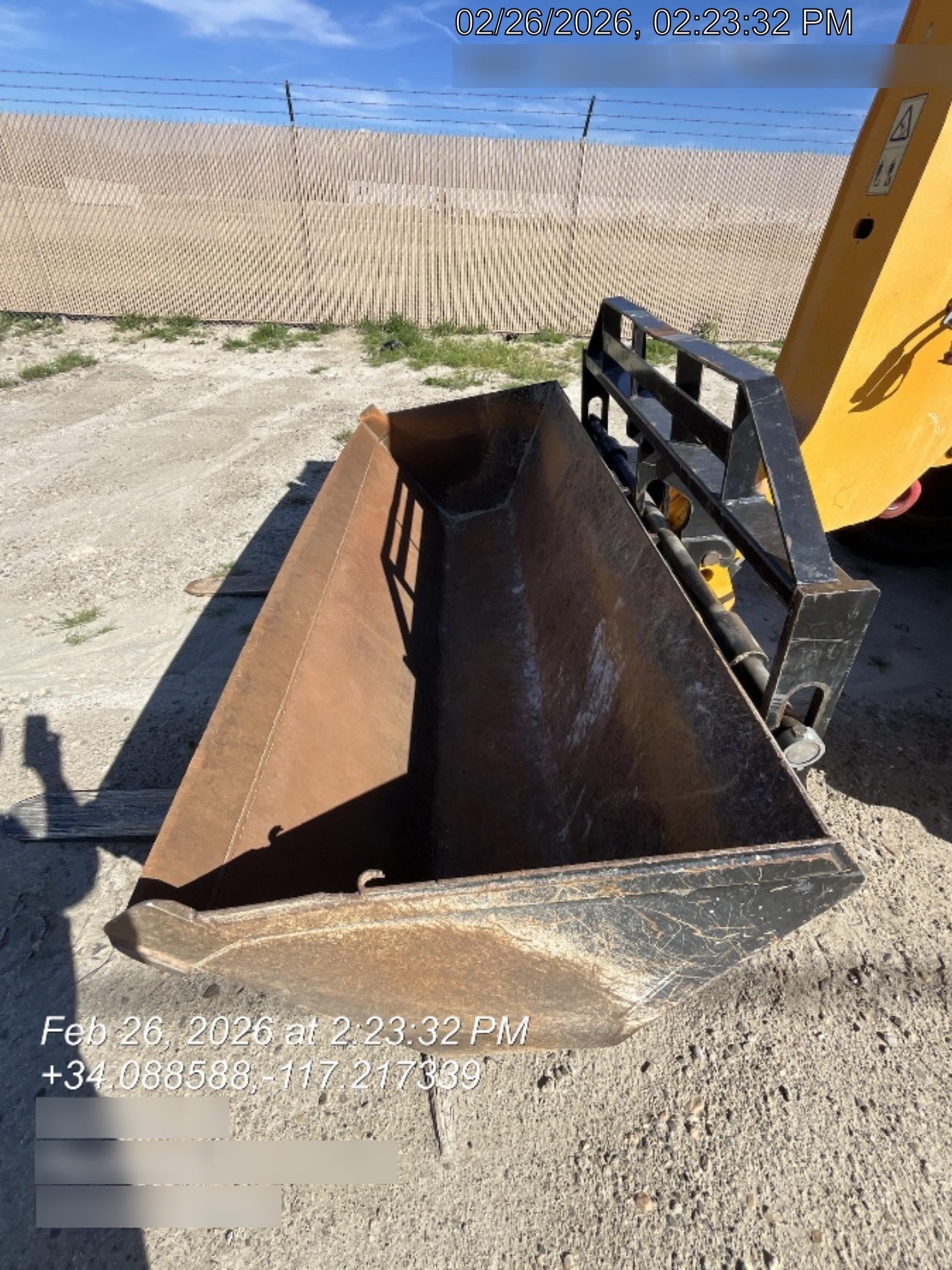 2022 JLG 1001100823