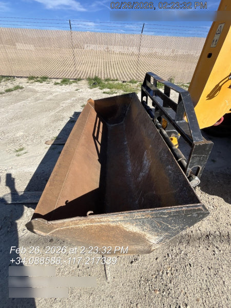 2022 JLG 1001100823