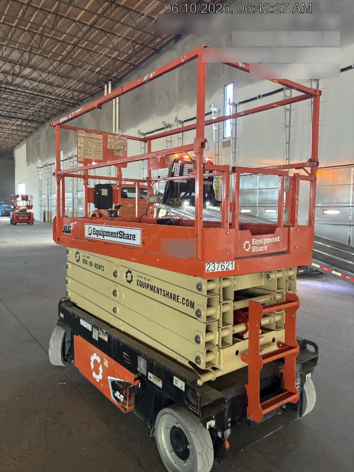 2022 JLG ES3246
