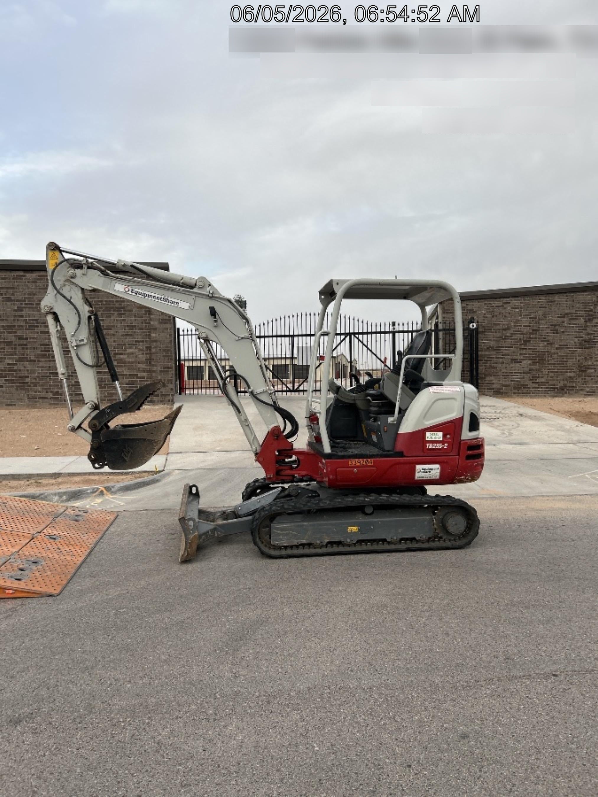 2023 TAKEUCHI TB235-2R