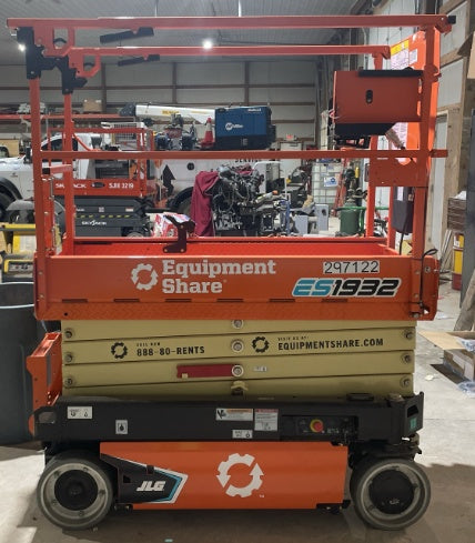 2023 JLG ES1932