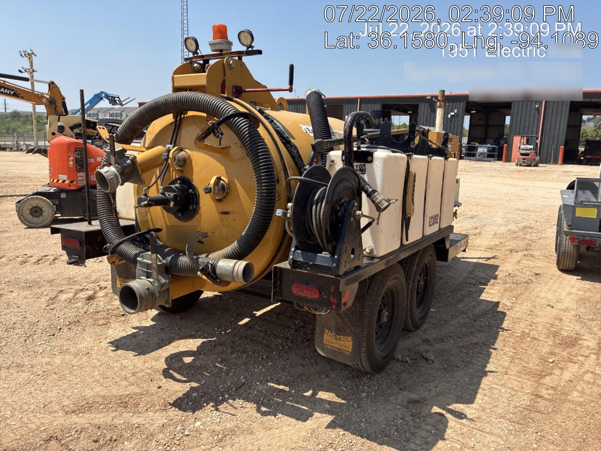 2021 Vac-Tron LP573XDT 500 Gallon Debris Tank w/ Hydraulic Tilt, two (2) 100 Gallon Water Tanks, Low Profile Torsion Axles (12,000 GVWR)