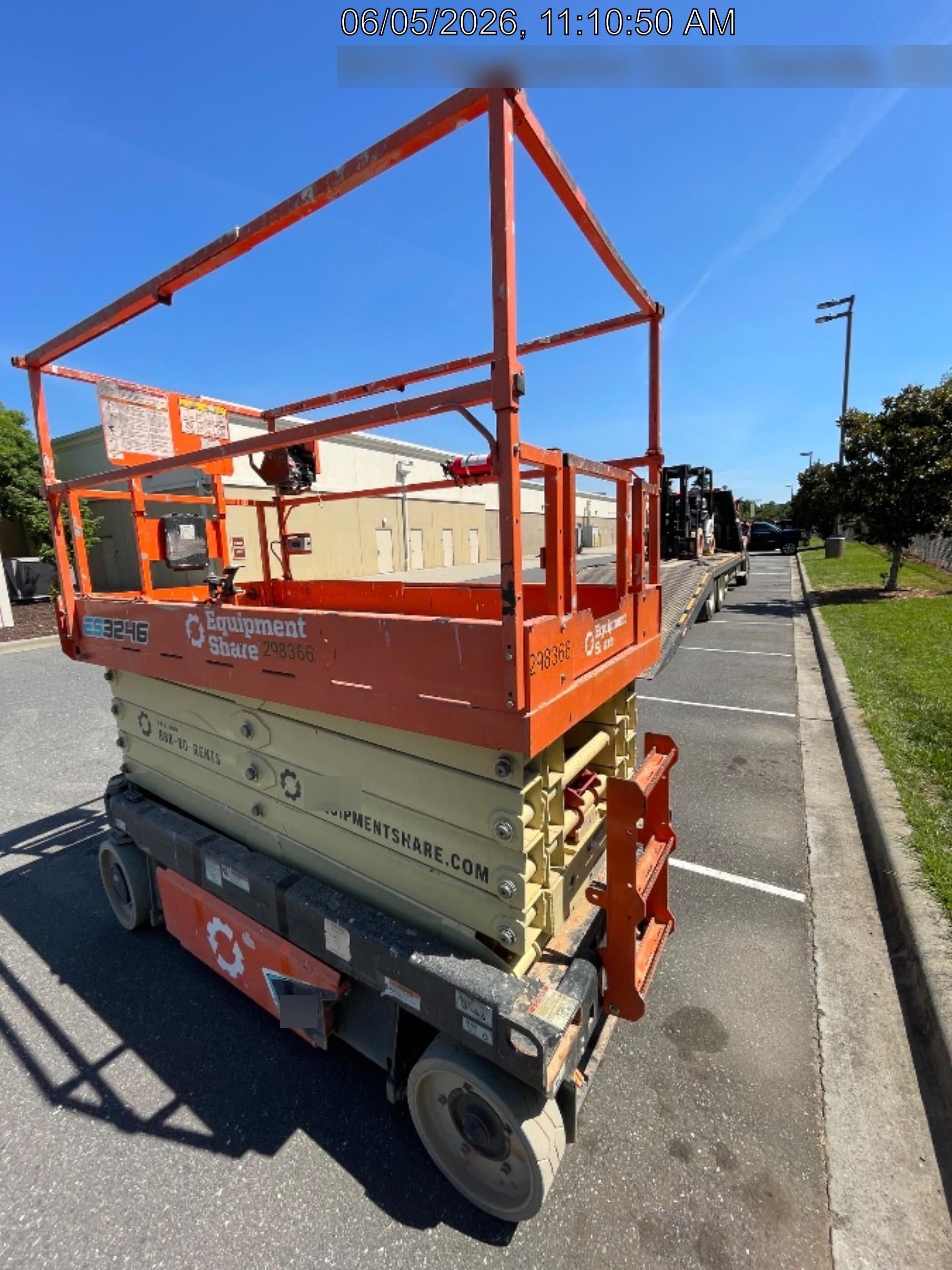 2023 JLG ES3246