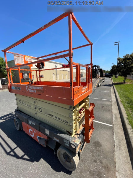 2023 JLG ES3246