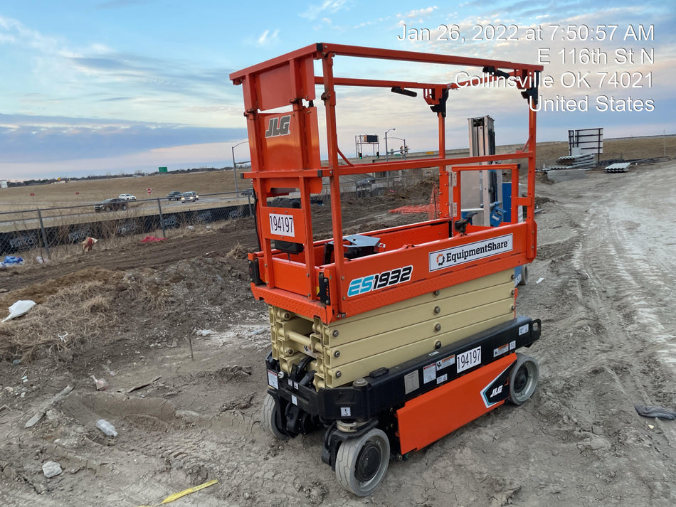 2021 JLG ES1932