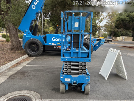 2020 Genie GS-1930 Solid Non Marking Tires, Beacon, Folding rails with half height swing gate, 800W Inverter