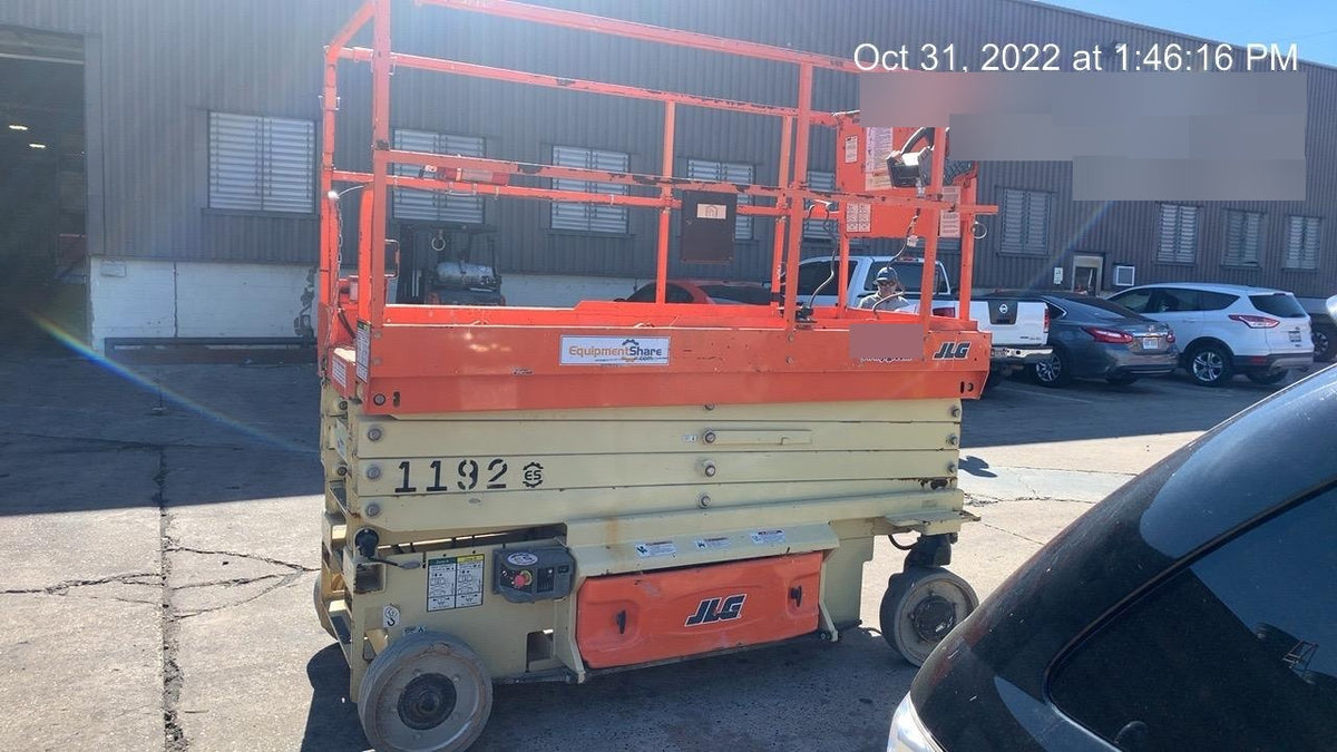 2016 JLG 3246ES