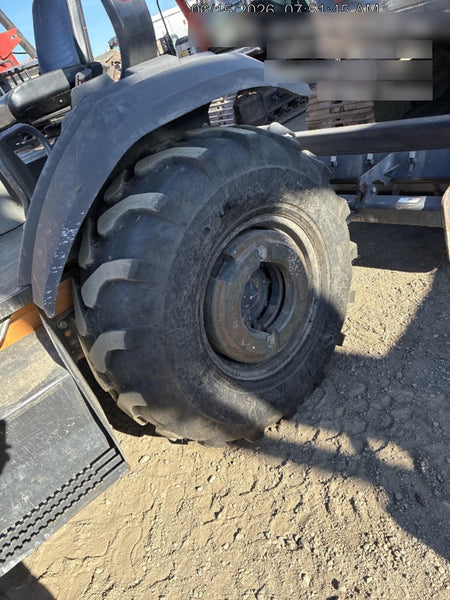 2019 Case 570N EP Canopy, 4WD, GP Front Bucket, Dual Tilt Cylinder, 84" Box Blade w/ Scarifier, Wheel Weights, Beacon