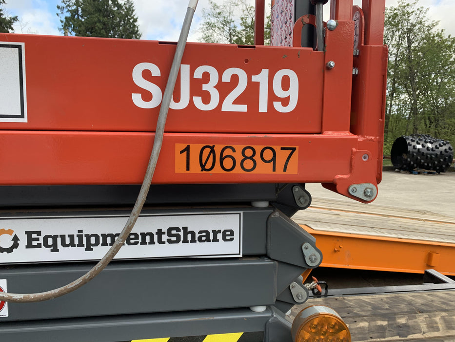 2020 Skyjack SJIII-3219 Solid NM Tires, Half height spring hinged entry gate, Dual Beacons, 800W Inverter