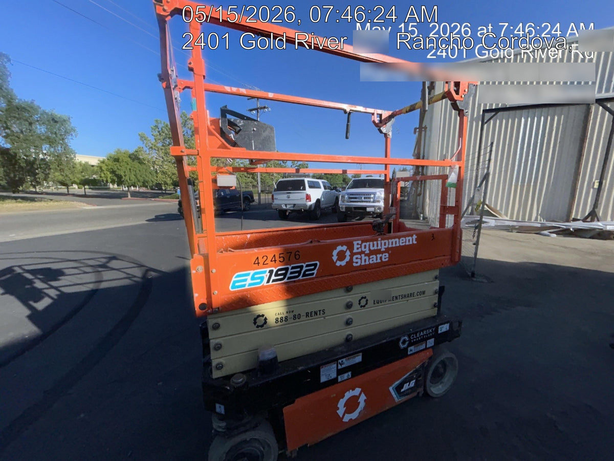 2024 JLG ES1932
