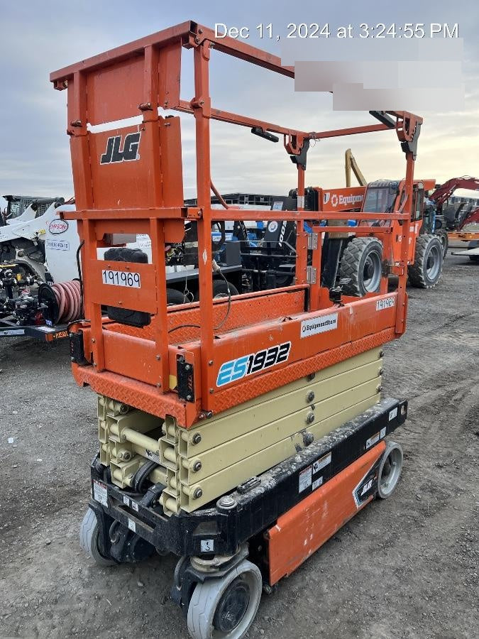 2021 JLG ES1932