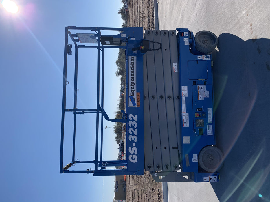 2020 Genie GS-3232 Standard, Folding half height swing gate