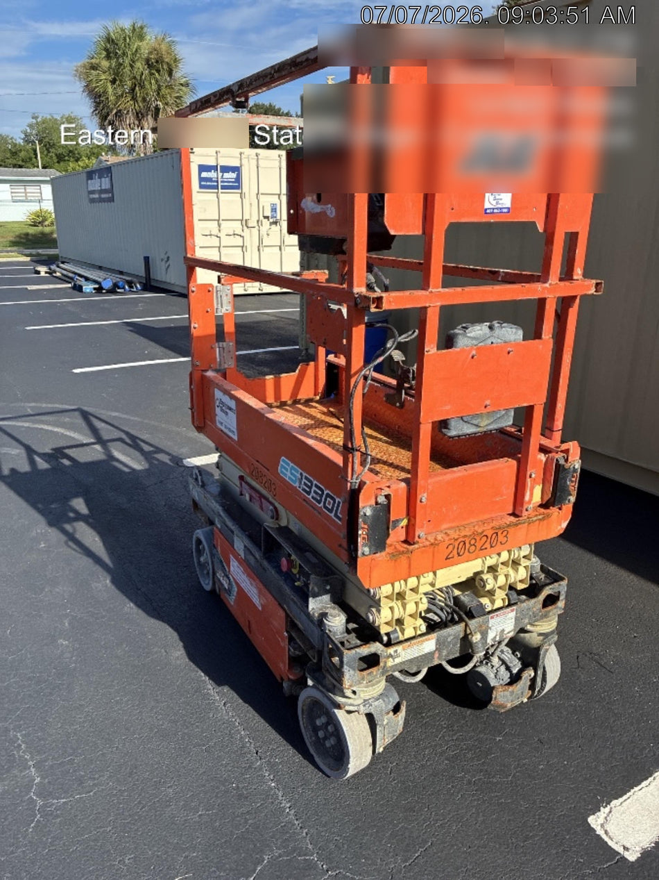 2022 JLG ES1330L