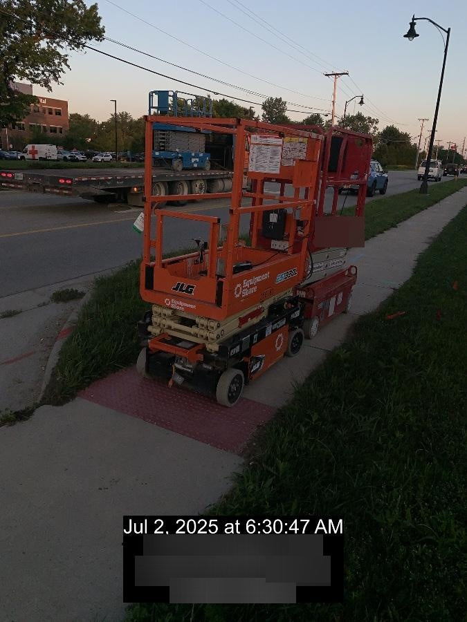 2022 JLG ES1330L