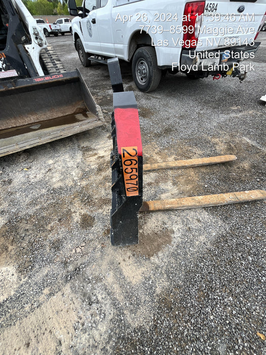2021 TAKEUCHI 48" Pallet Forks - Takeuchi