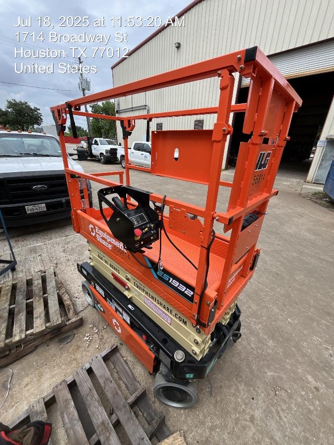 2025 JLG ES1932