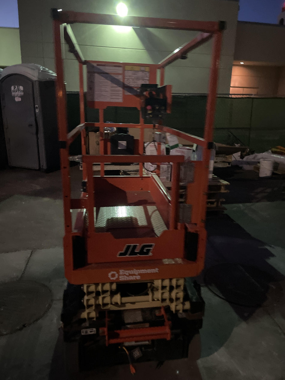 2022 JLG ES1330L