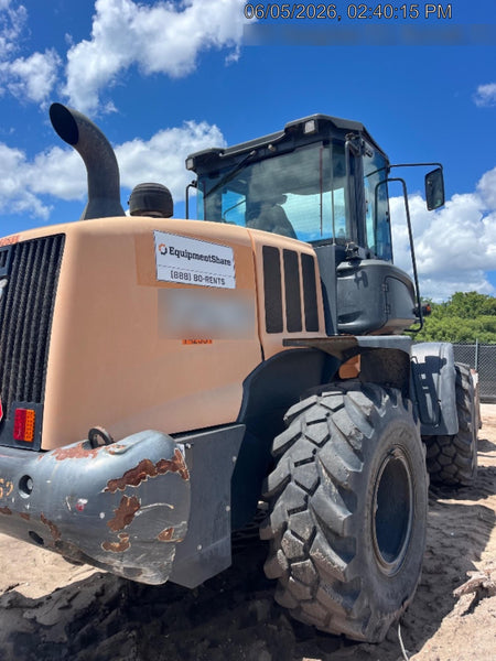 2018 Case 721G CLOSED CAB, 1 FUNCTION, JRB 416 STYLE HYD COUPLER