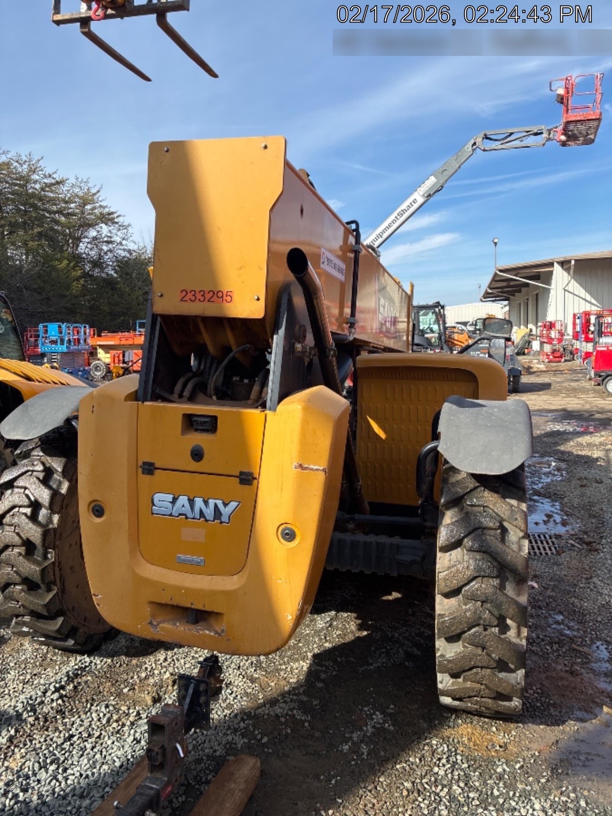 2022 SANY STH1056